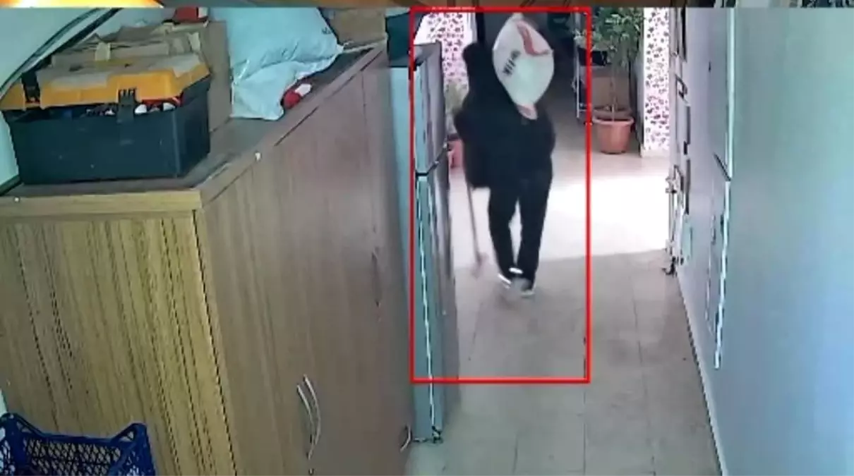 Elazığ'da bir hırsız engelli vatandaşın un çuvalını çaldı