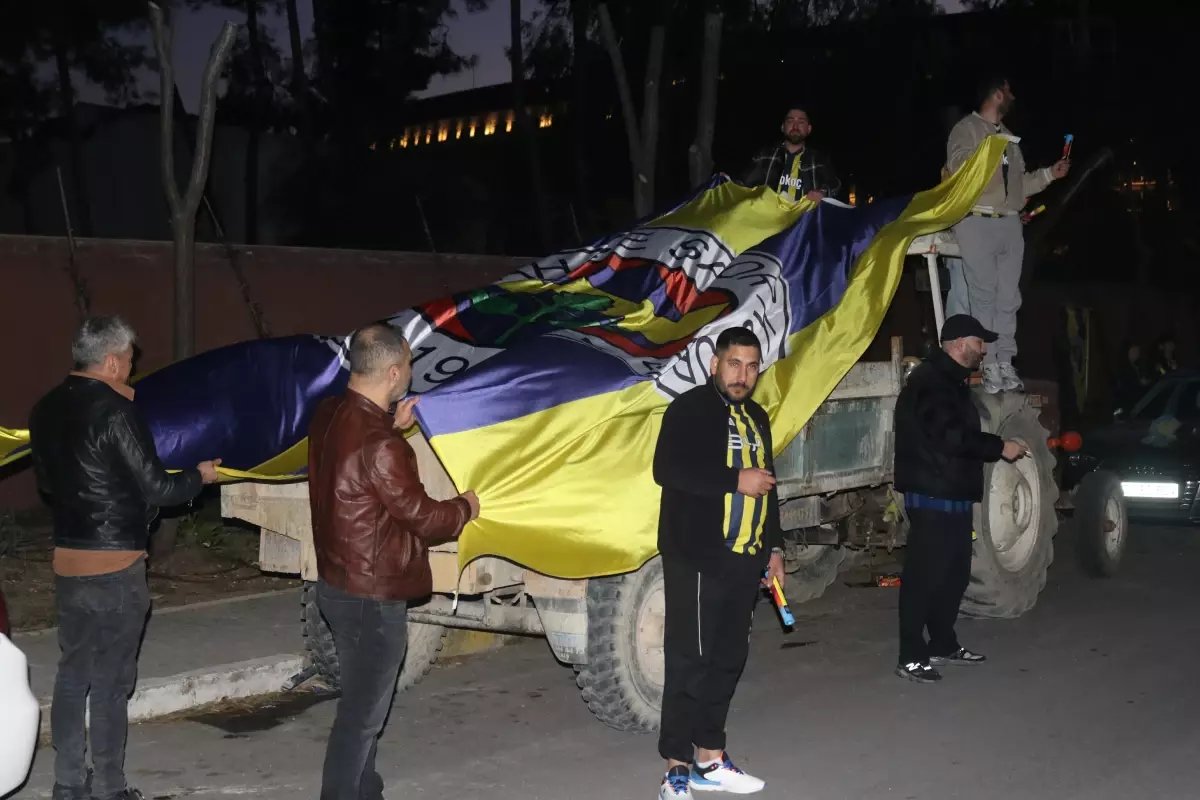 Fenerbahçe'ye Antalya'da coşkulu karşılama