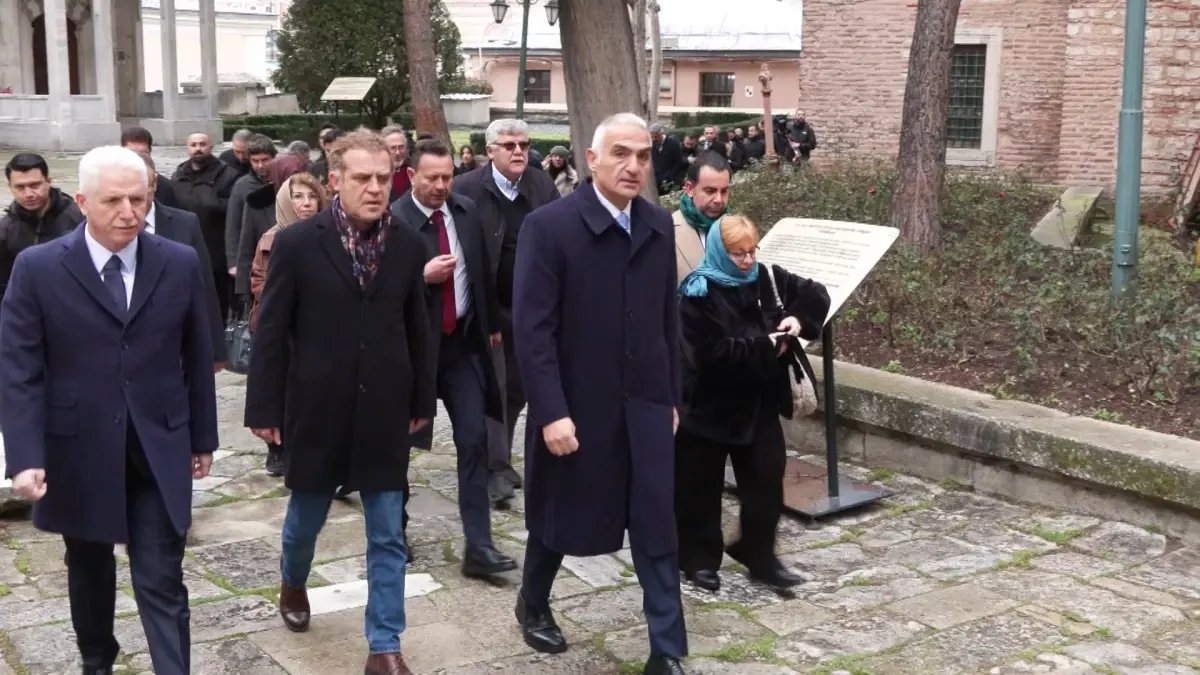 Bakan Ersoy, Ayasofya ve Sultanahmet Camilerindeki çalışmalara ilişkin konuştu