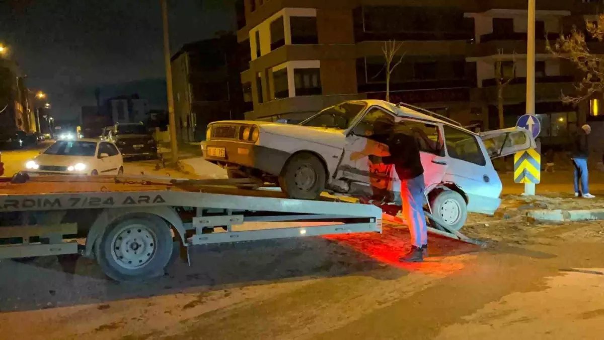 Eskişehir'de iki otomobil çarpıştı: 4 yaralı