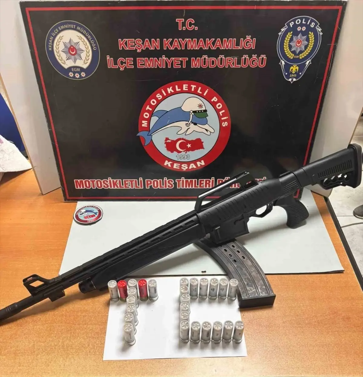 Keşan'da halıya sarılarak gizlenen ruhsatsız av tüfeği ele geçirildi