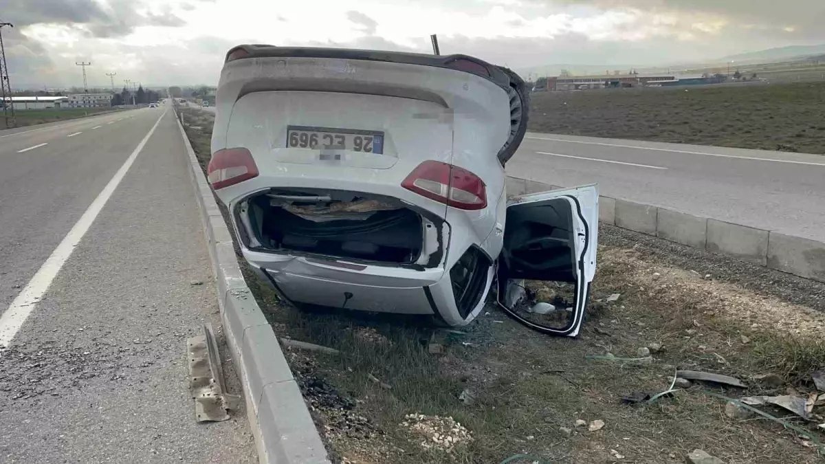 Eskişehir-Sarıcakaya yolunda otomobil takla attı: 5 yaralı