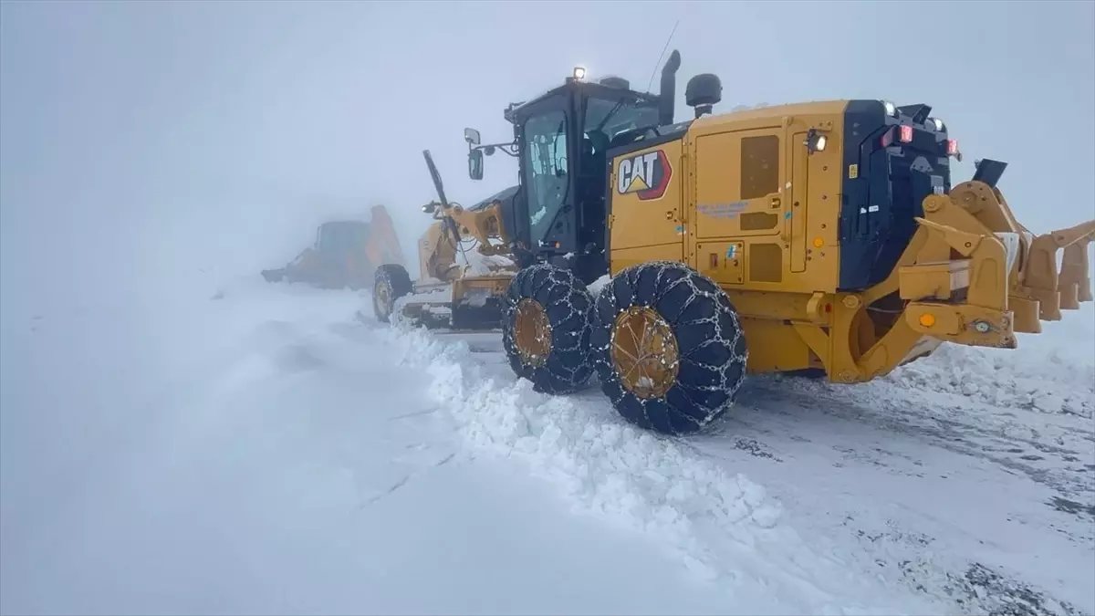 Siirt, Batman, Elazığ ve Şırnak'ta 224 yerleşim yerine ulaşım sağlanamıyor