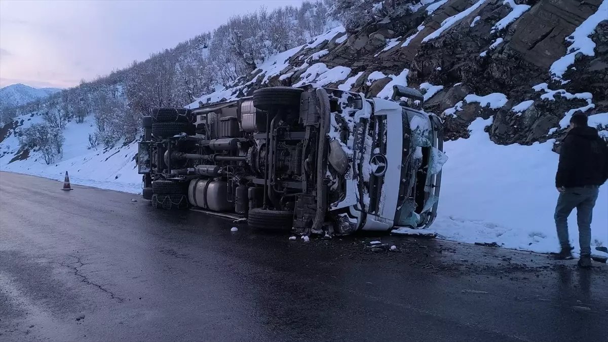 Şırnak'ta devrilen kamyondaki 2 kişi yaralandı