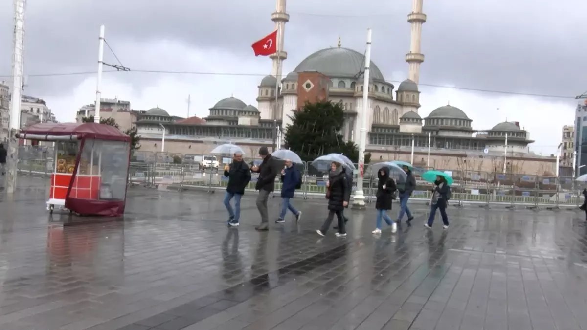 İstanbul'da soğuk ve yağışlı hava etkili oluyor