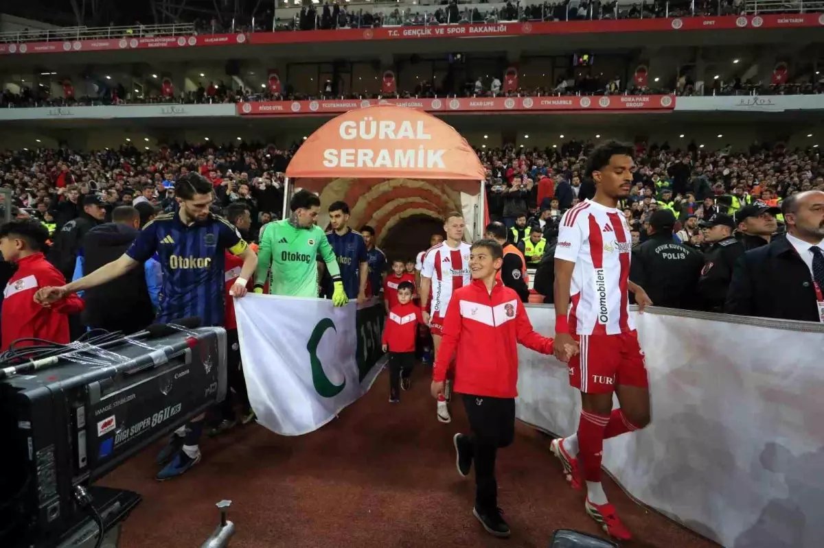 Trendyol Süper Lig: Antalyaspor: 0 Fenerbahçe: 0 (Maç devam ediyor)