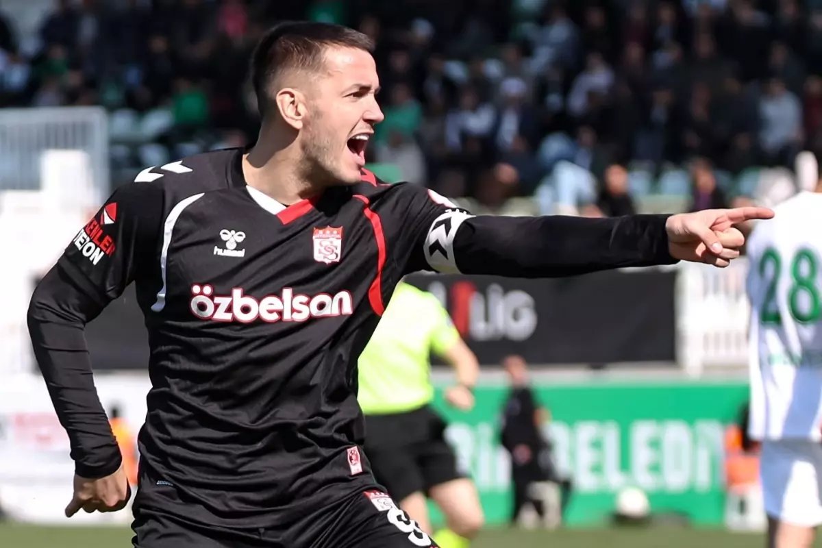 Sivasspor, Rey Manaj'la güldü