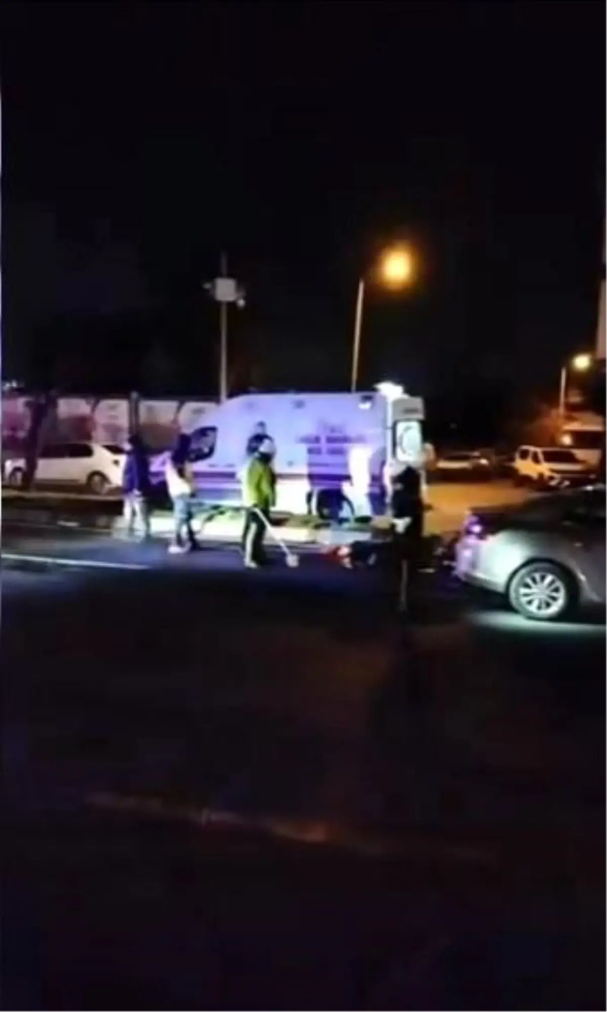 Avcılar'da karşıdan karşıya geçen engelli genç, araba çarpması sonucu hayatını kaybetti