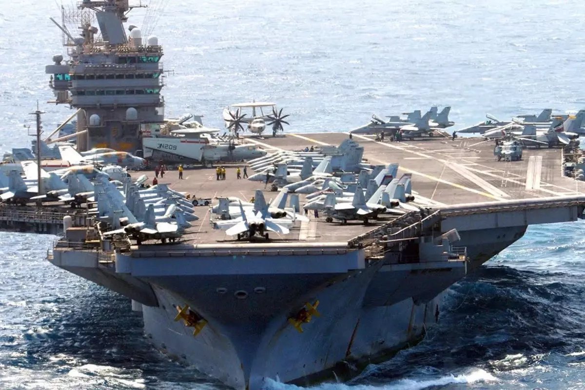 İran'dan Abraham Lincoln'e füze isaldırısı