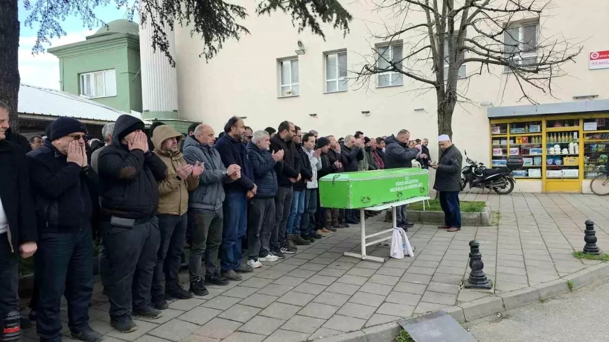 Halı sahada kalp krizi geçirerek vefat eden Murat Kasapoğlu son yolculuğuna uğurlandı