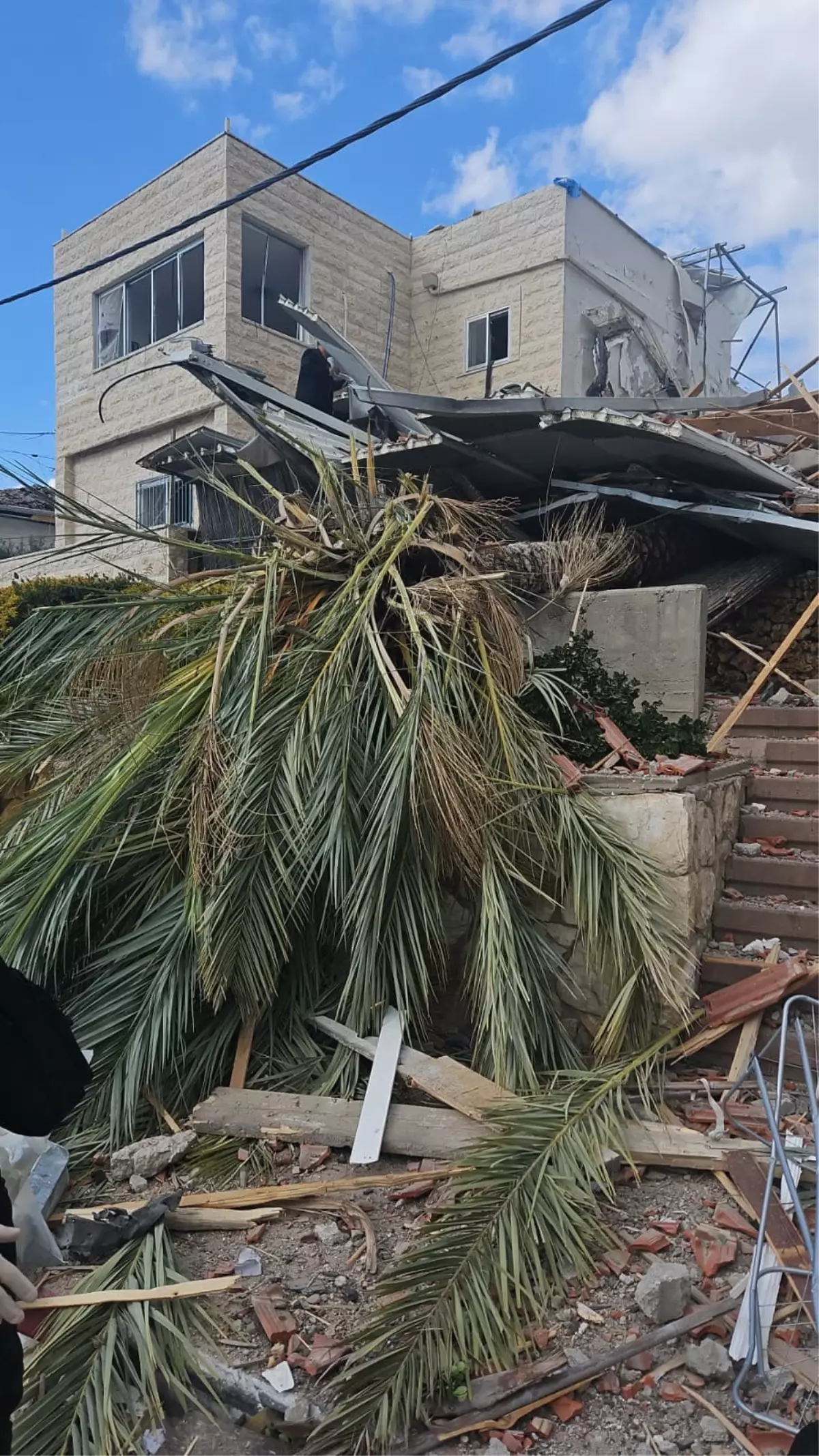 İran, İsrail'in Beyt Şemeş kentine saldırı düzenledi