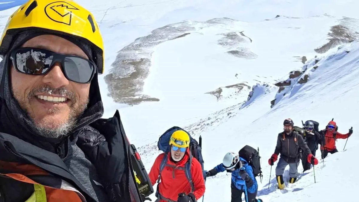 İstanbul Doğa Sporları Kulübü'nden Süphan Dağı'na kış tırmanışı