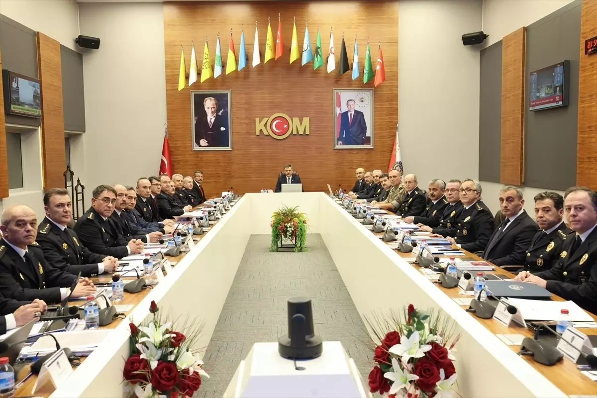 İçişleri Bakanı Çiftçi, Emniyet Genel Müdürlüğü KOM Başkanlığını ziyaret etti