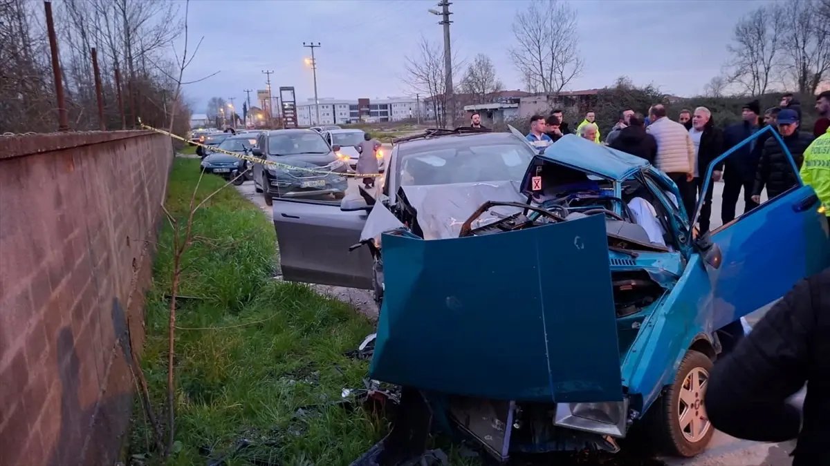 Sakarya'da trafik kazasında ölen sürücünün cenazesi defnedildi