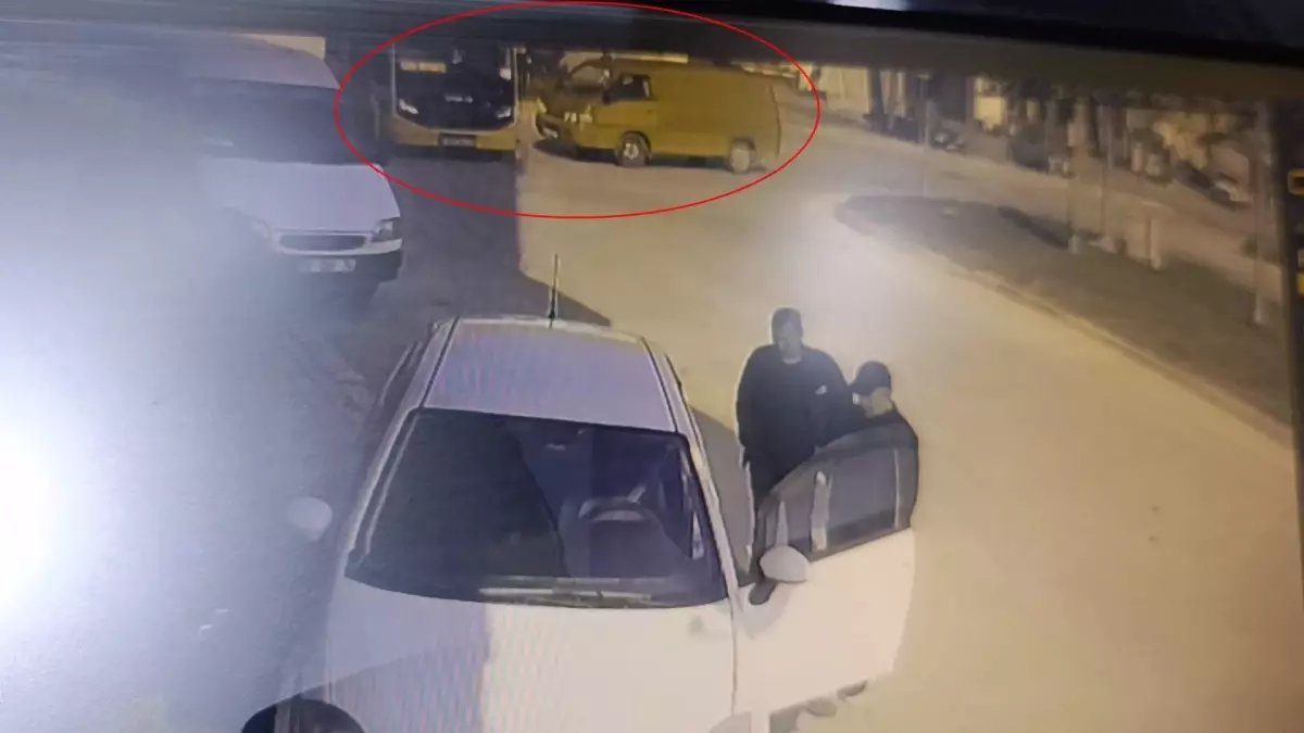 İnegöl'de Minibüsün Özel Halk Otobüsüne Çarptığı Kazada 3 Yaralı