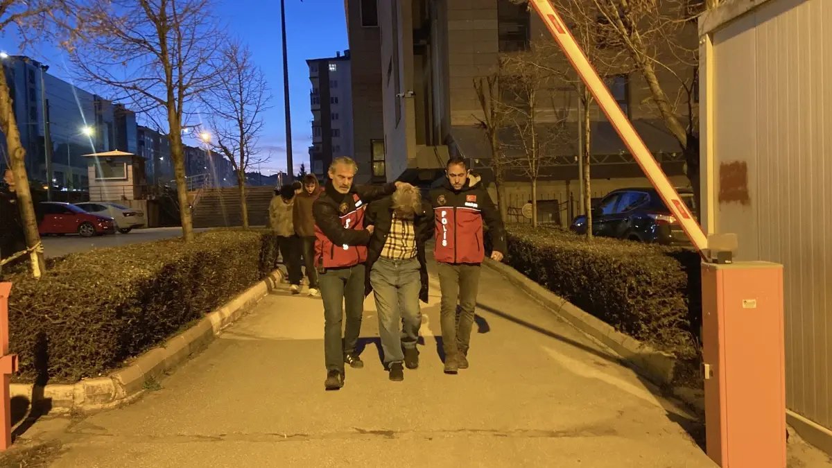 Atatürk'e hakaretten tutuklandı