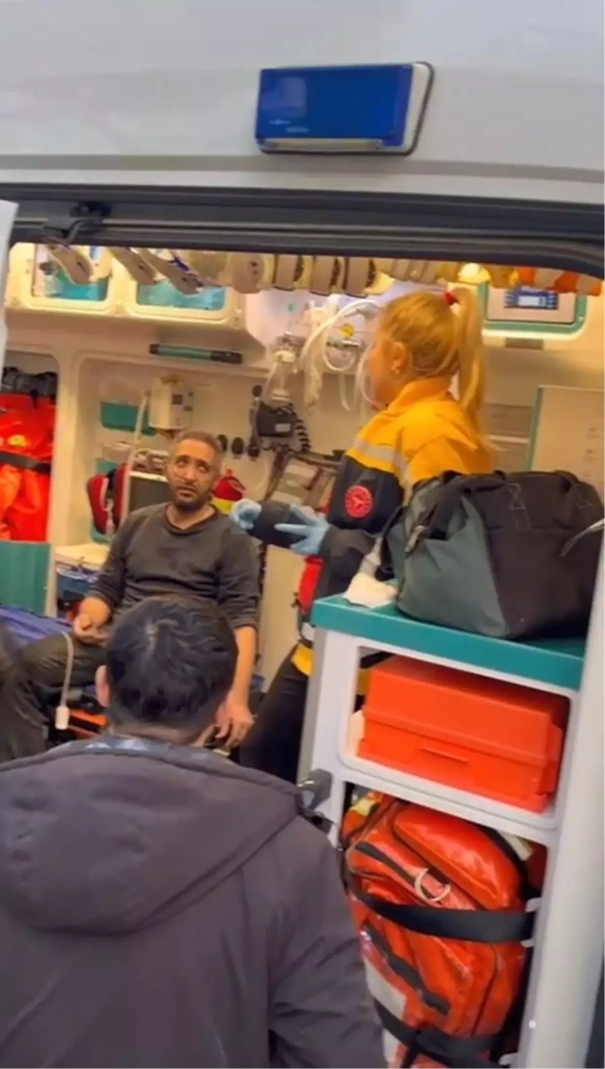 İş merkezinde yangın; 1 kişi dumandan etkilendi