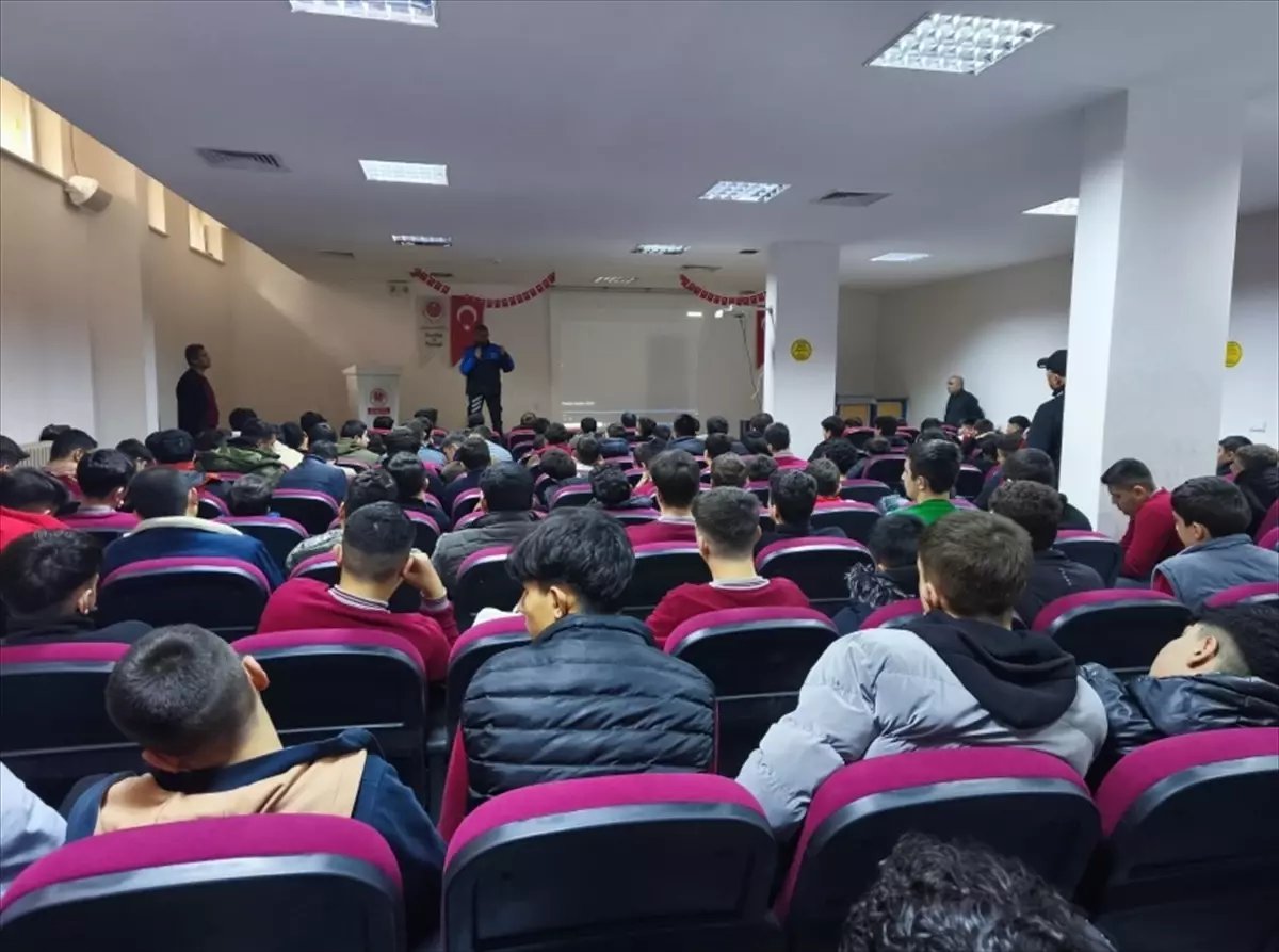 Niğde'de dolandırıcılık ve sahtecilik konularında bilgilendirme yapıldı