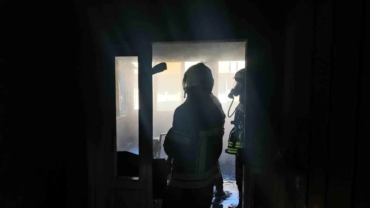 Kayseri'de apartman yangını ekiplerce söndürüldü