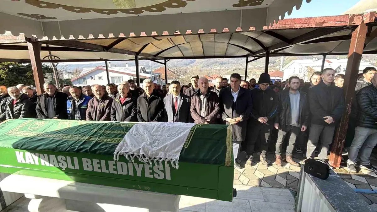 Düzce'de eğitim camiasının sevilen öğretmeni son yolculuğuna uğurlandı