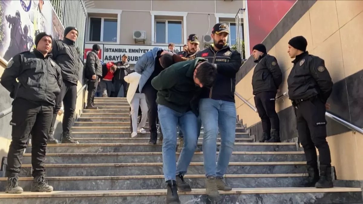 İstanbul'da iş yerlerine molotoflu ve silahlı saldırı düzenleyen çeteye operasyon: 12 gözaltı