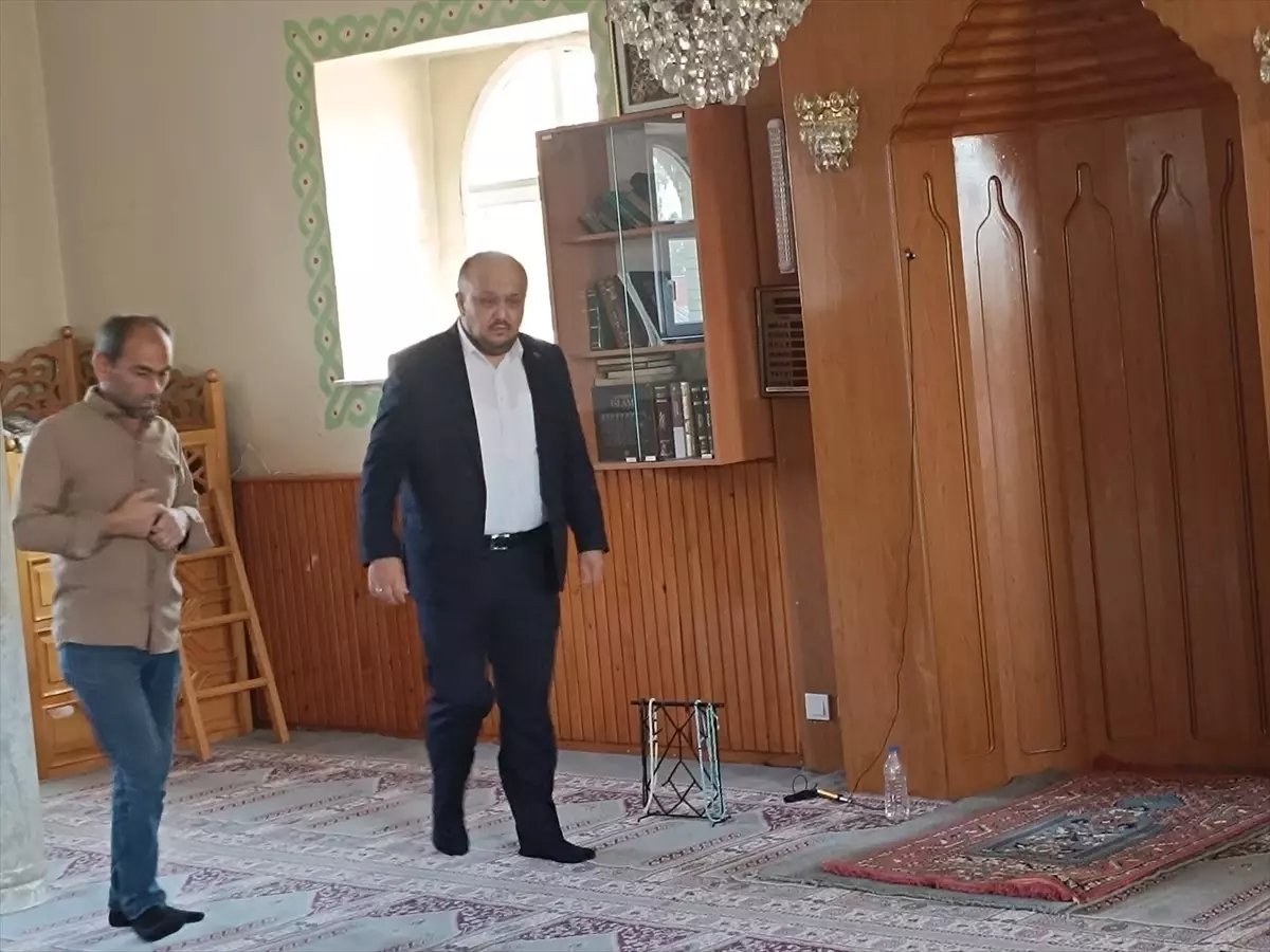 Ulaş'ta caminin bakım ve onarımını köylüler yaptı