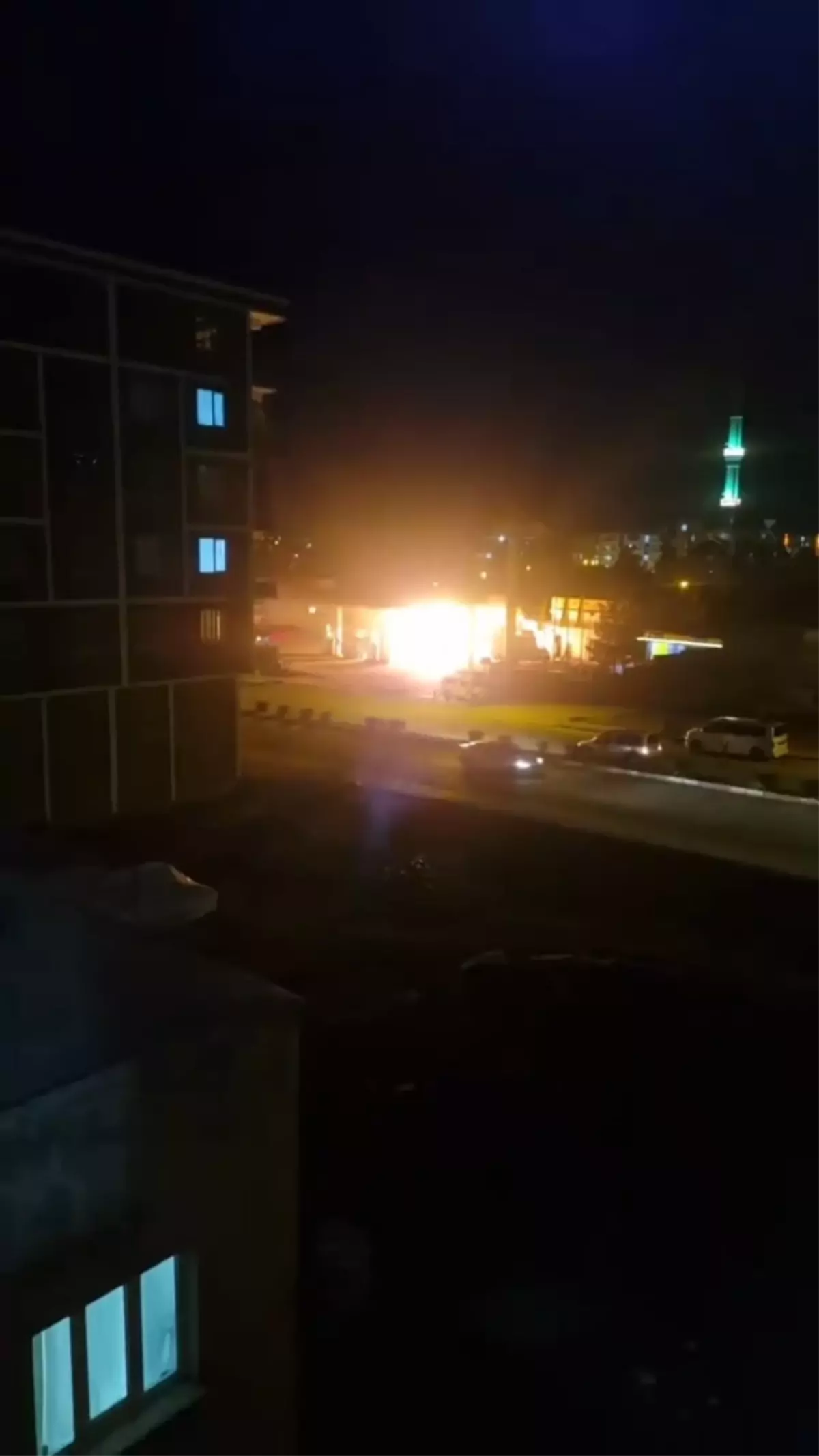 Siirt'te akaryakıt istasyonunda çıkan yangın söndürüldü