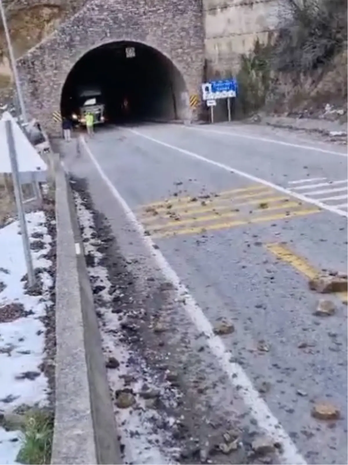 Giresun'da Heyelan Nedeniyle Kara Yolu Ulaşıma Kapandı