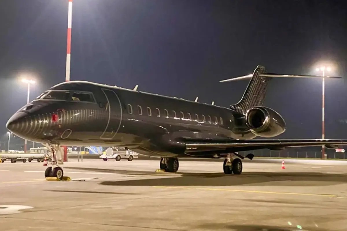 Bu ismi tanımayan yok! Artan gerilim sonrası 70 milyon Euro'luk özel jetine binip ülkeden kaçtı