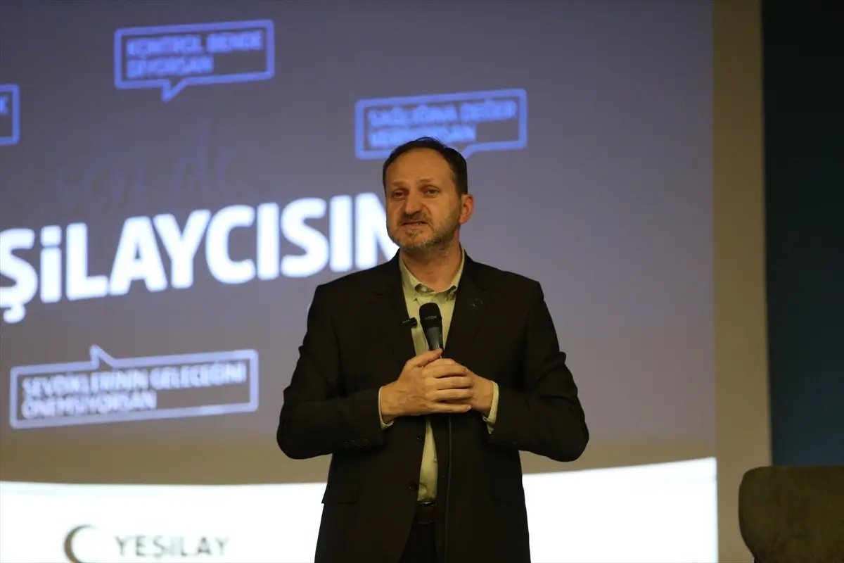 Yeşilay Genel Başkanı Dinç, üniversite öğrencileriyle buluştu