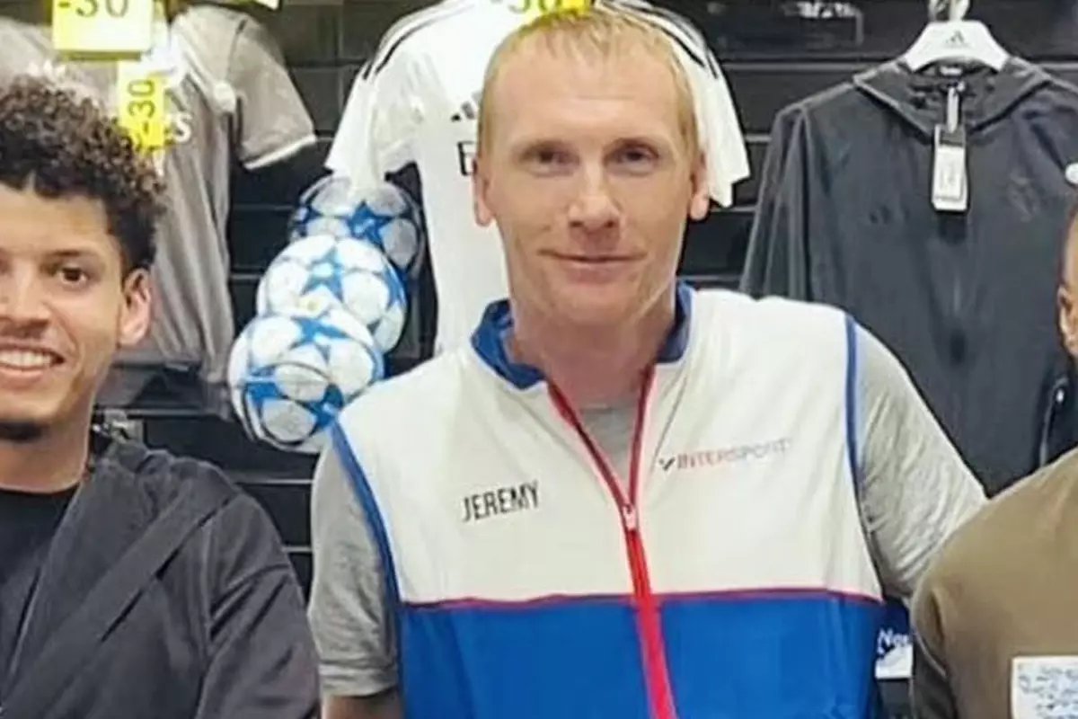 Nereden nereye! Bir dönem efsaneydi şimdi tezgahtarlık yapıyor