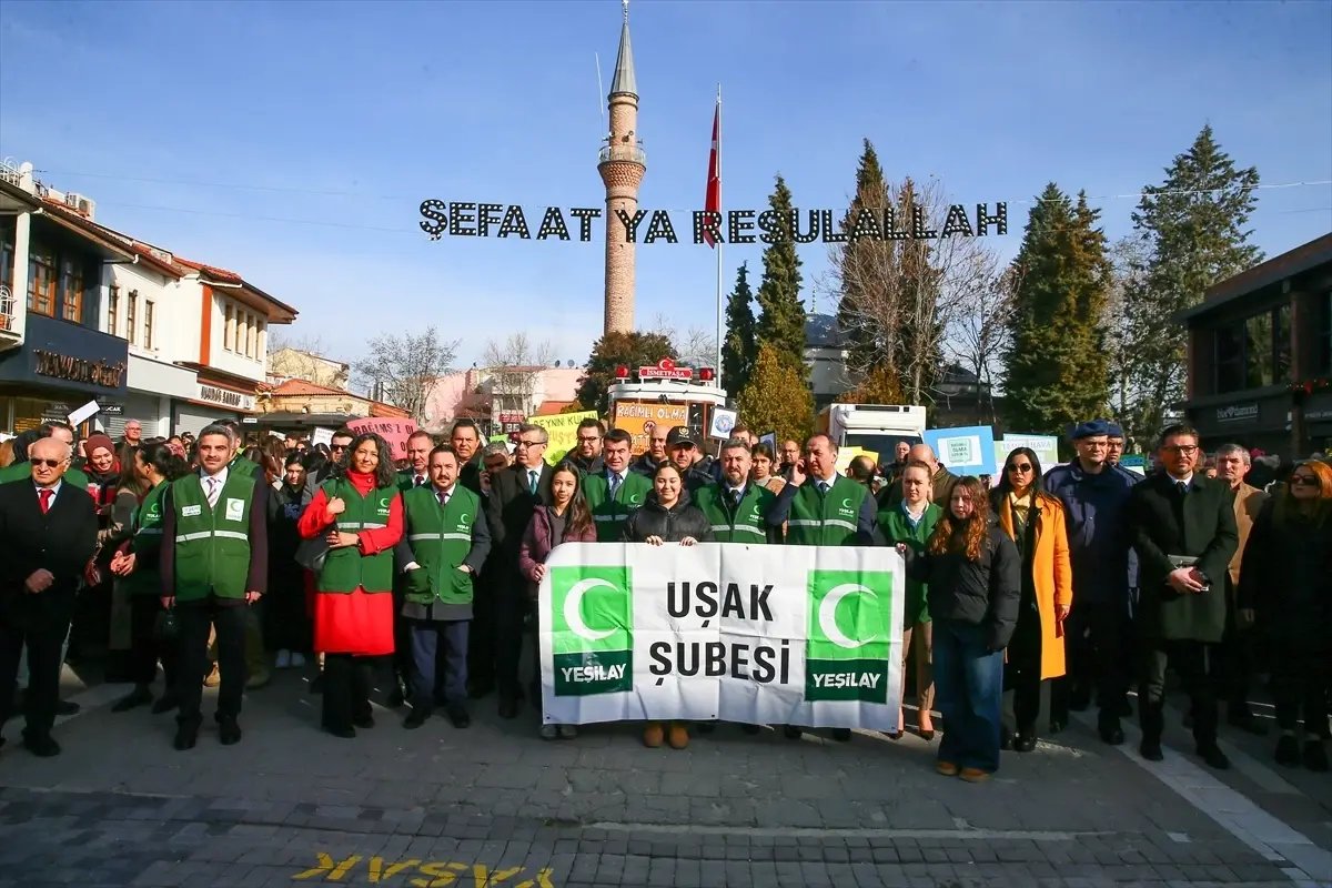 Uşak'ta Yeşilay Haftası dolayısıyla yürüyüş düzenlendi