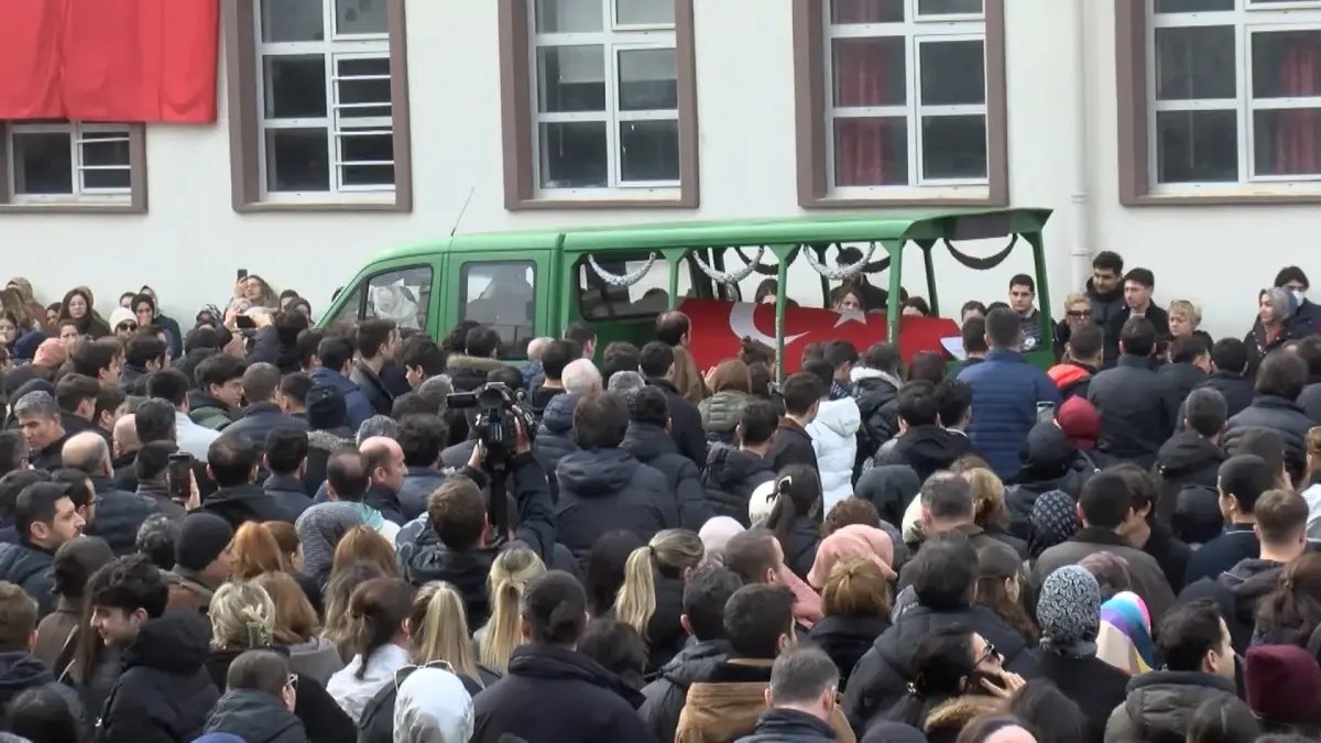Öğrencisi tarafından öldürülen Fatma Nur Çelik için okulda tören düzenlendi