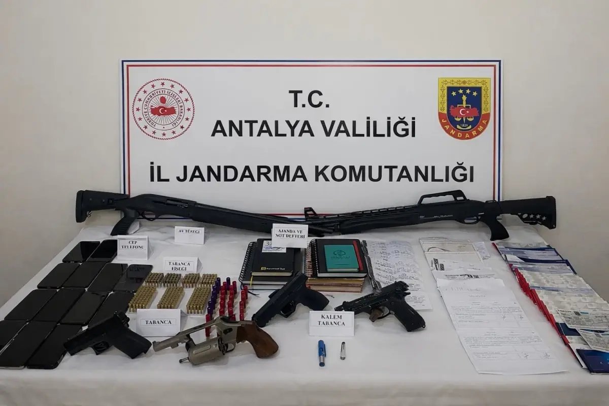 Antalya merkezli 3 ilde 'tefecilik' yapan ve 'suç gelirlerini aklayanlara' operasyon; 22 gözaltı
