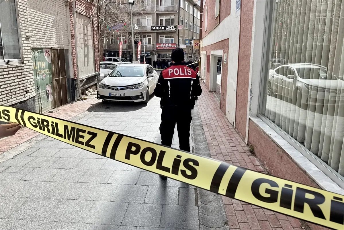 Kırşehir'de kahvehaneye yapılan silahlı saldırıda 2 kişi yaralandı