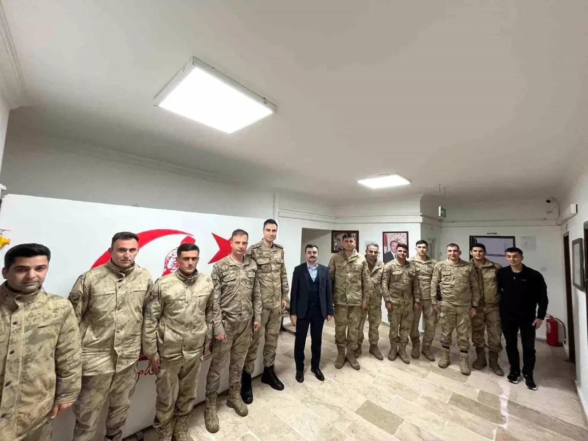 Dicle Kaymakamı Atış, askerle iftarda bir araya geldi