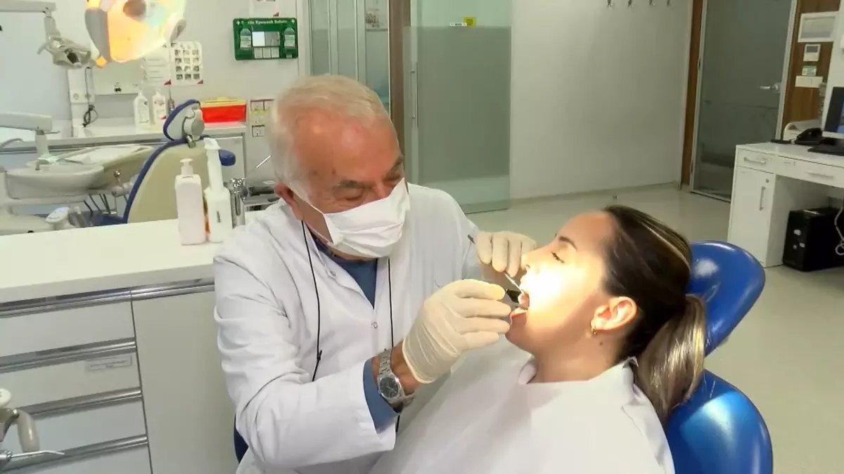 Ramazanda ağız hijyenine dikkat uyarısı: 'Normal kanama diye bir şey yok'