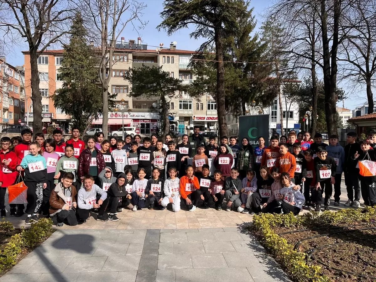 Tokat'ta oryantiring turnuvası sporcularına Yeşilay tanıtıldı