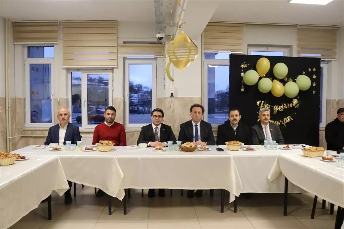 Asarcık Kaymakamı Korkmaz, Yatılı Bölge Ortaokulu'nda iftar programına katıldı