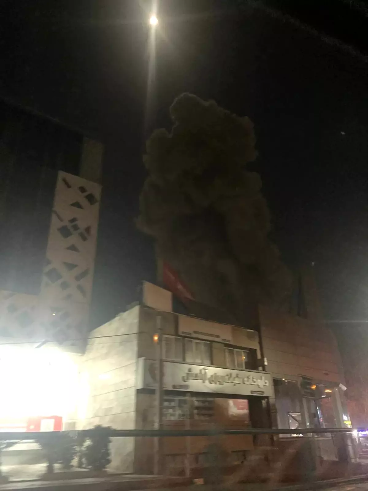 İsrail, İran'ın kamu yayıncısı IRIB'in genel merkezini vurdu