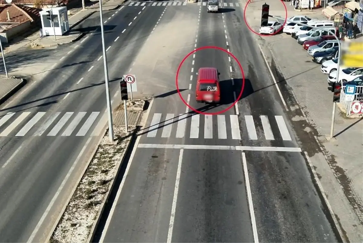 Kırşehir'de dron destekli kırmızı ışık denetimi: 26 saniyede 7 ihlal