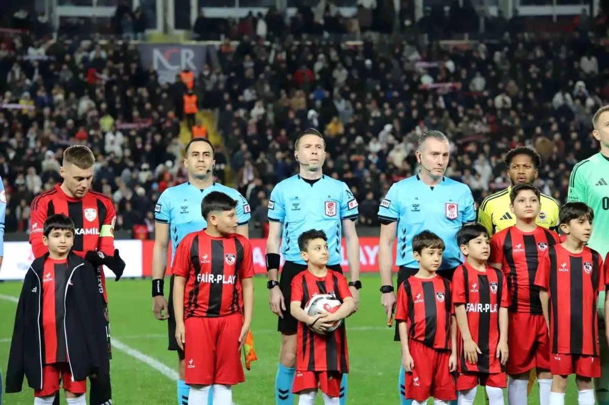 Ziraat Türkiye Kupası: Gaziantep FK: 0 Fenerbahçe: 0 (Maç devam ediyor)