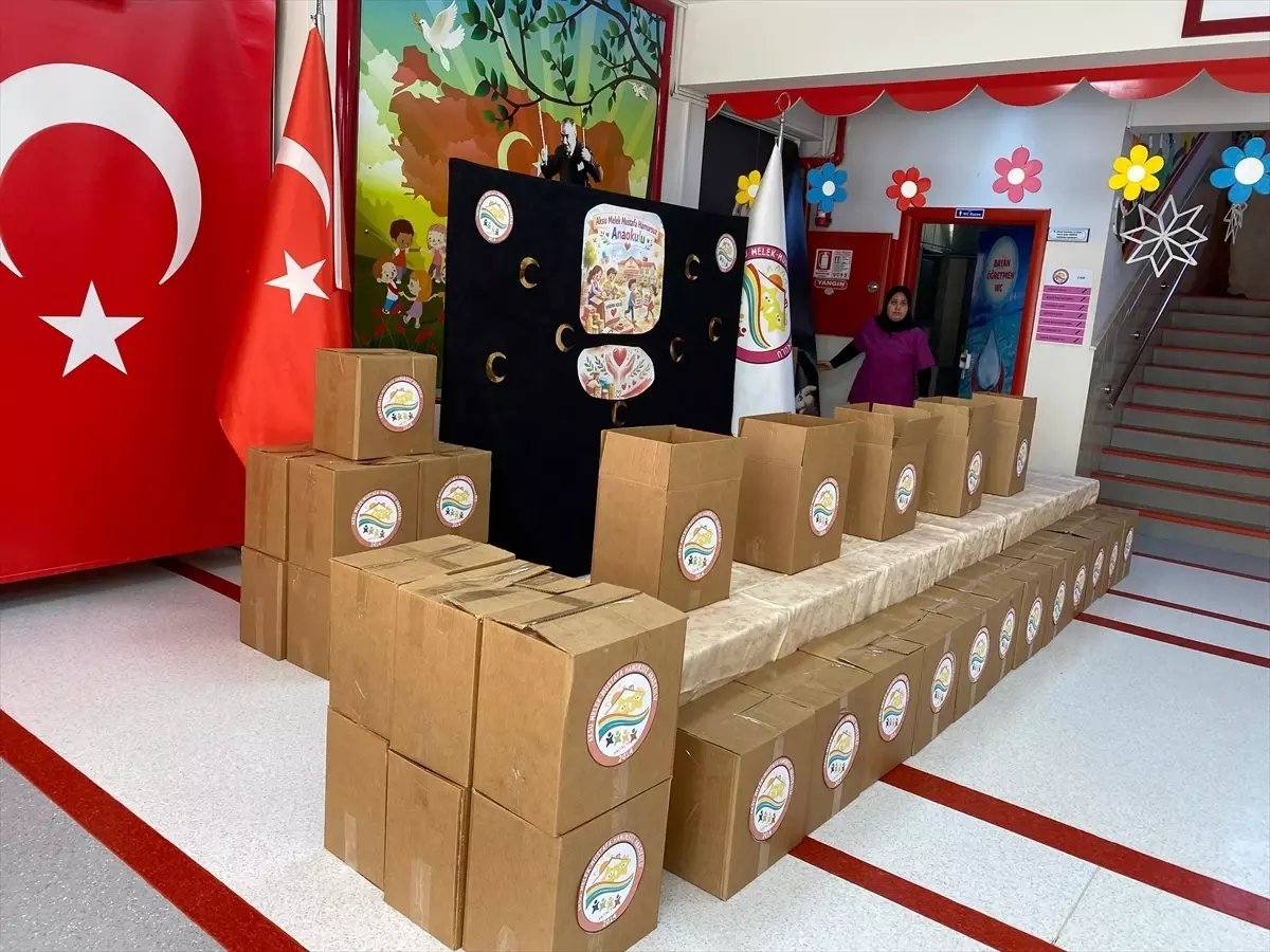 Antalya'da anaokulu öğrencileri gıda kolisi hazırladı