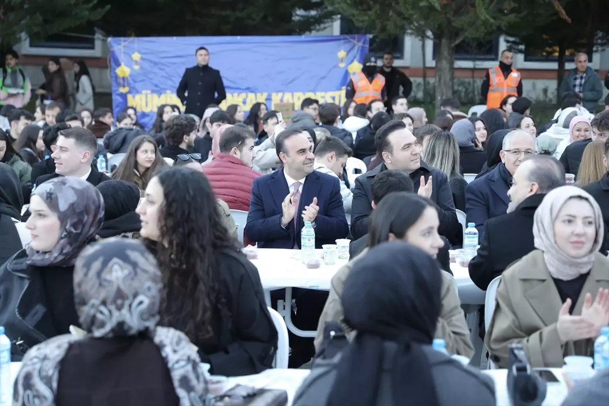 Bakan Kacır: Türkiye, Huzur ve İstikrar Adası Olmaya Devam Edecek