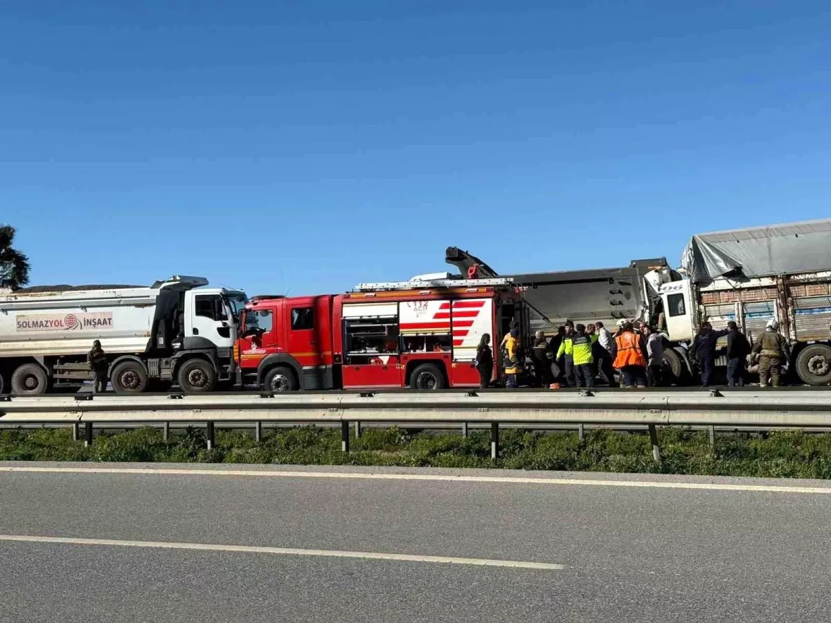 Hatay'da aynı istikametteki kamyonlar çarpıştı: 1 ölü