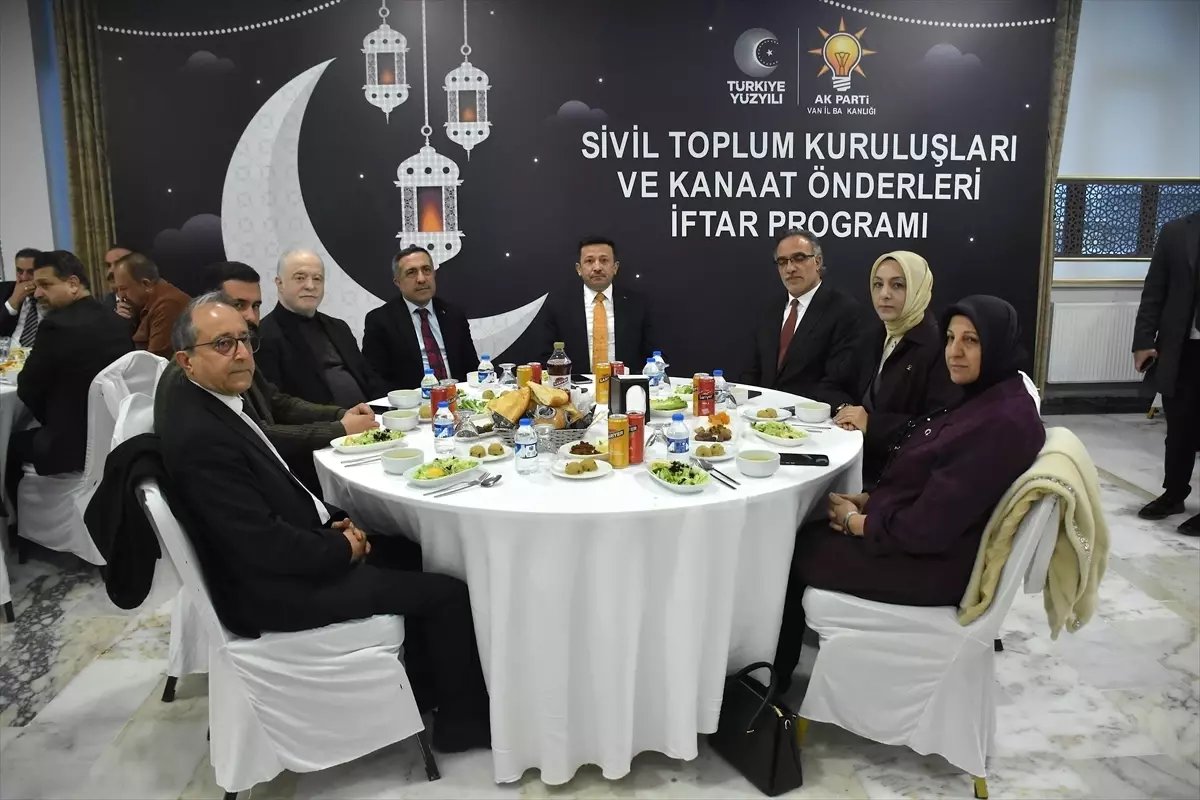 Van'da "Sivil Toplum Kuruluşları ve Kanaat Önderleri İftar Programı" düzenlendi