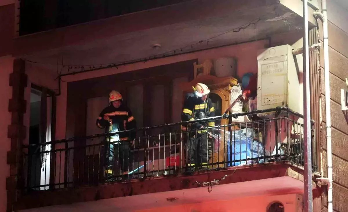 Balkondaki kombiden çıkan yangın mahalle sakinlerini korkuttu