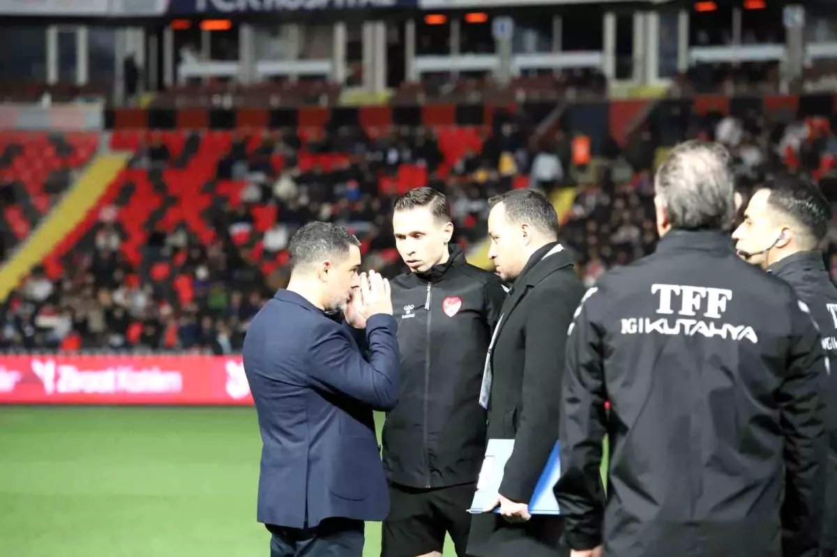 Ziraat Türkiye Kupası C Grubu'nda oynanacak olan Gaziantep FK Fenerbahçe maçı stadın ışıklandırma sistemindeki arıza nedeniyle başlamadı.