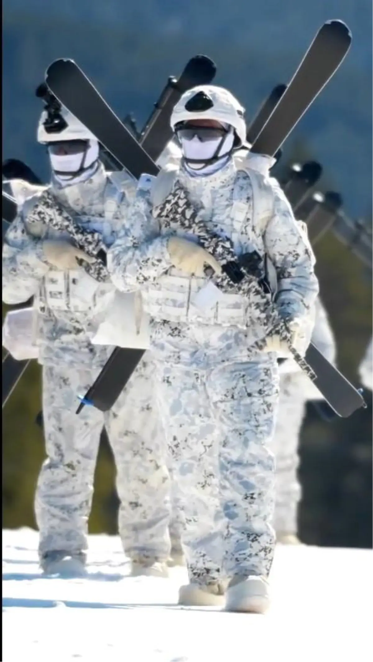 MSB komandoların Sarıkamış'ta dondurucu soğuktaki tatbikatını paylaştı