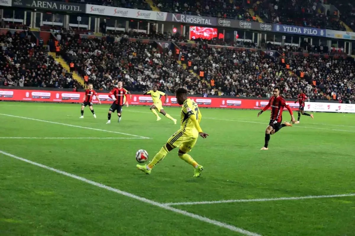 Ziraat Türkiye Kupası: Gaziantep FK: 0 Fenerbahçe: 1 (İlk yarı)